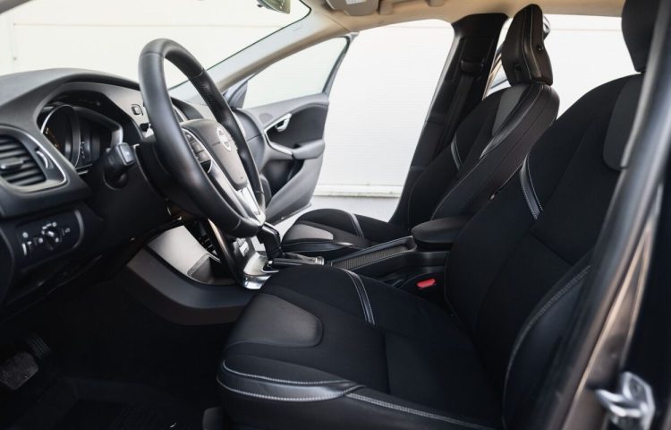 Osta kasutatud Volvo V40 2014 värv tumehall Tallinnas