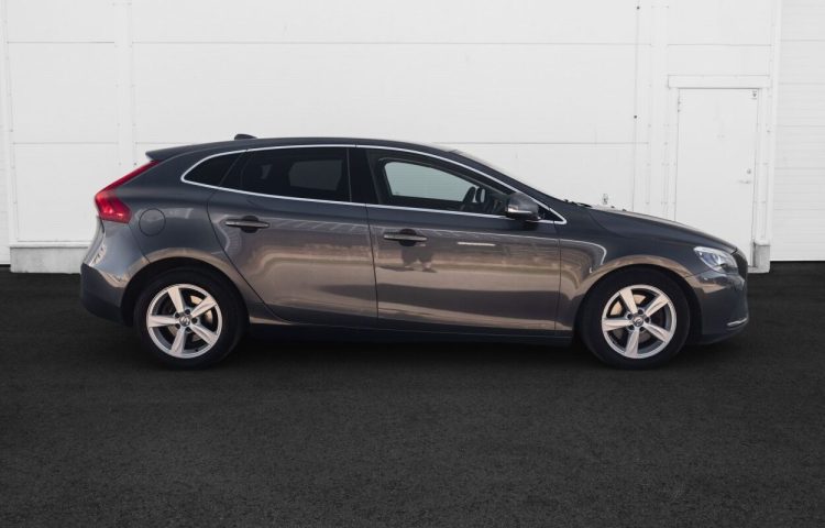 Osta kasutatud Volvo V40 2014 värv tumehall Tallinnas