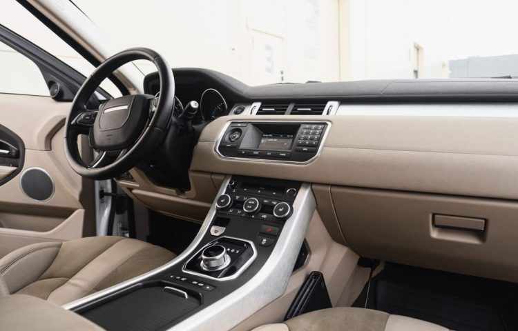 Osta kasutatud Land Rover Range Rover Evoque 2012 värv valge Tallinnas