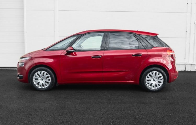 By used Citroen C4 Picasso: C4 Picasso 2013 color red for Sale in Tallinn