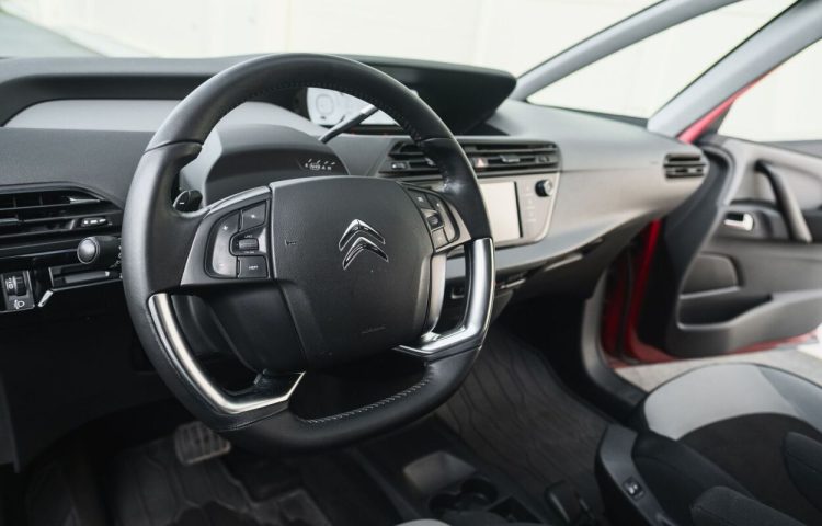By used Citroen C4 Picasso: C4 Picasso 2013 color red for Sale in Tallinn