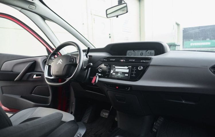 By used Citroen C4 Picasso: C4 Picasso 2013 color red for Sale in Tallinn