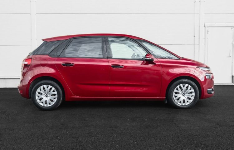 By used Citroen C4 Picasso: C4 Picasso 2013 color red for Sale in Tallinn