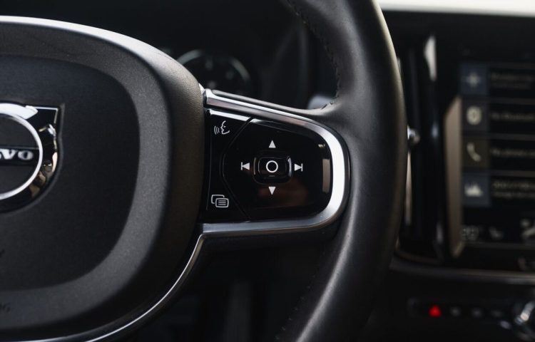 Osta kasutatud Volvo V90 2017 värv must Tallinnas