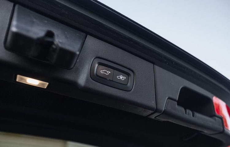 Osta kasutatud Volvo V90 2017 värv must Tallinnas
