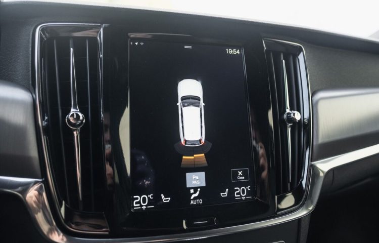 Osta kasutatud Volvo V90 2017 värv must Tallinnas