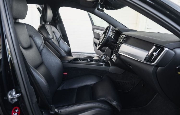 Osta kasutatud Volvo V90 2017 värv must Tallinnas