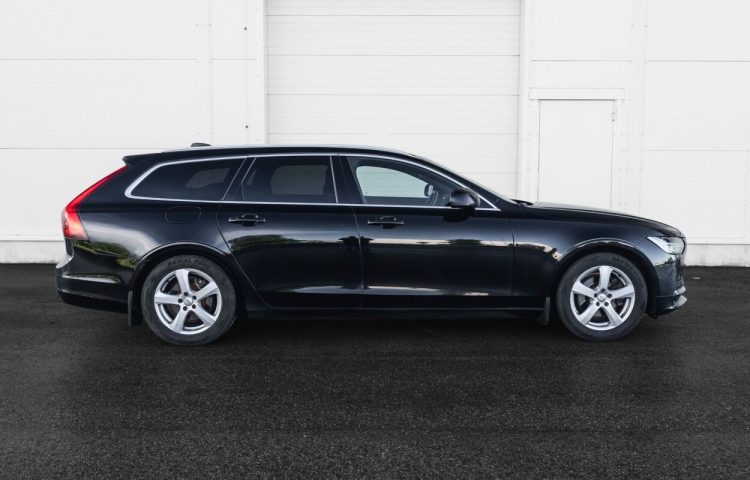 Osta kasutatud Volvo V90 2017 värv must Tallinnas