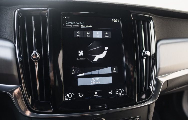 Osta kasutatud Volvo V90 2017 värv must Tallinnas