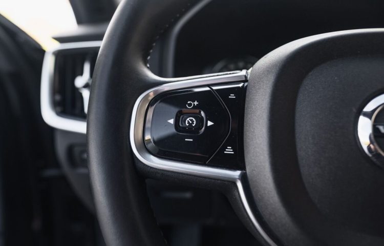 Osta kasutatud Volvo V90 2017 värv must Tallinnas