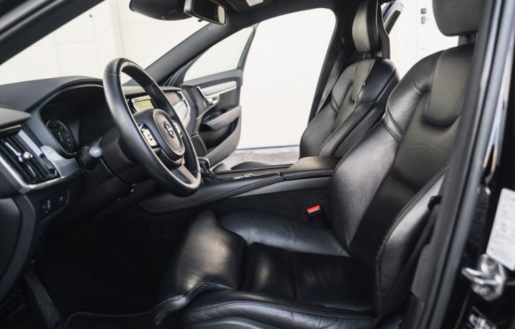 Osta kasutatud Volvo V90 2017 värv must Tallinnas