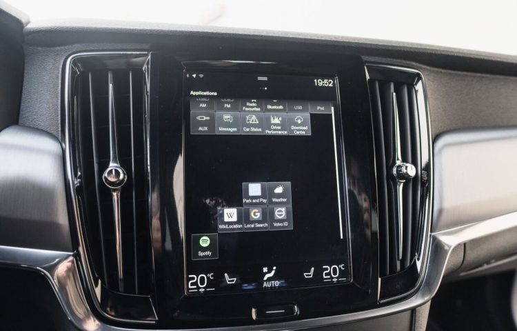 Osta kasutatud Volvo V90 2017 värv must Tallinnas
