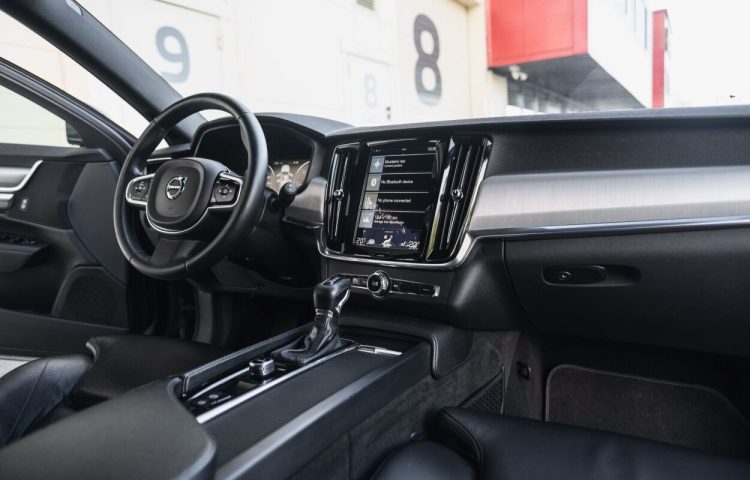 Osta kasutatud Volvo V90 2017 värv must Tallinnas