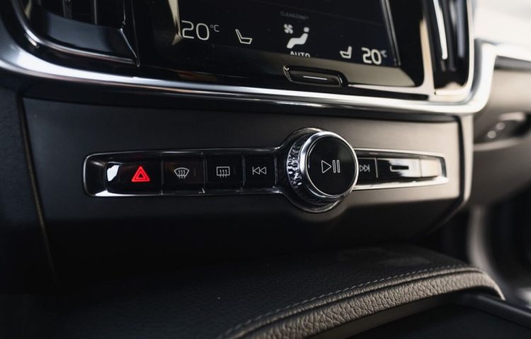 Osta kasutatud Volvo V90 2017 värv must Tallinnas
