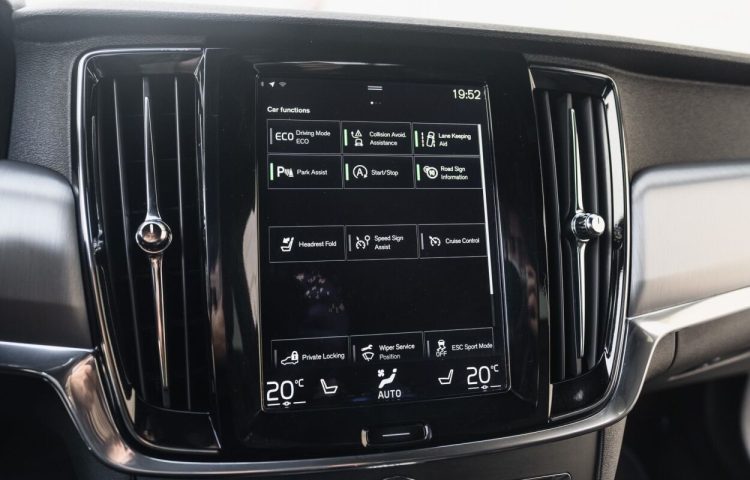 Osta kasutatud Volvo V90 2017 värv must Tallinnas
