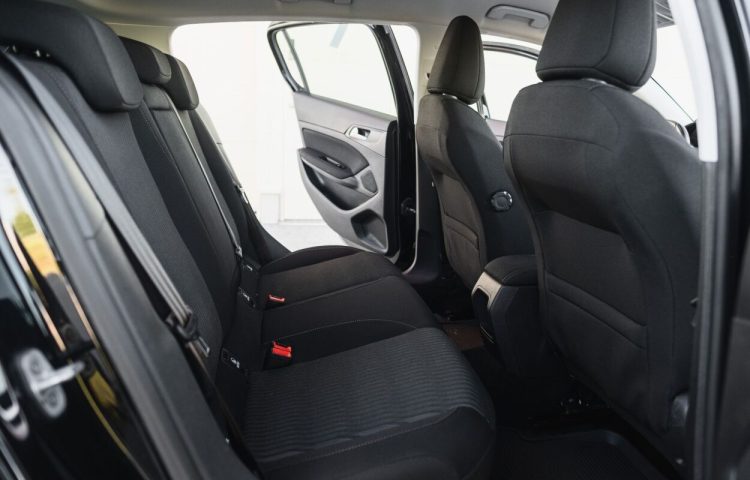 Osta kasutatud Peugeot 308 2015 värv must Tallinnas