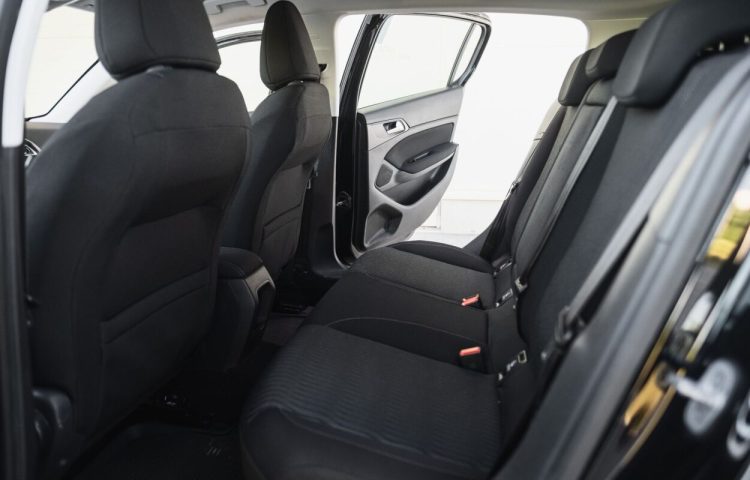 Osta kasutatud Peugeot 308 2015 värv must Tallinnas