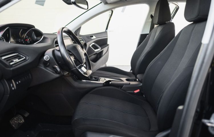 Osta kasutatud Peugeot 308 2015 värv must Tallinnas