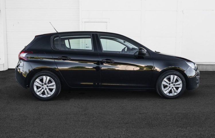 Osta kasutatud Peugeot 308 2015 värv must Tallinnas
