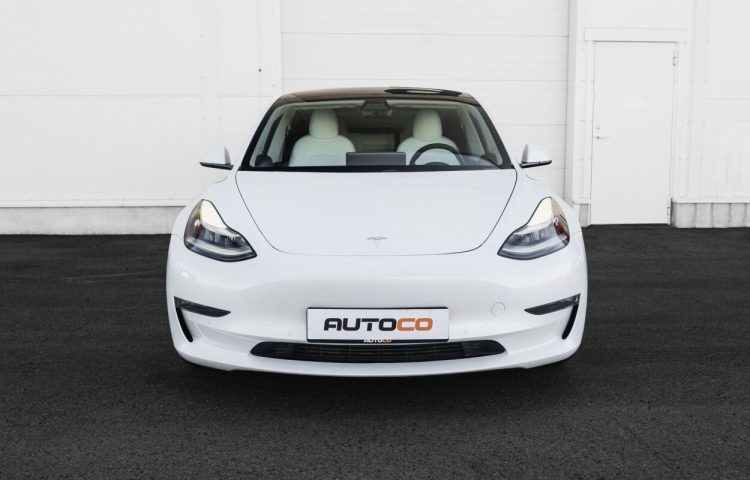 Osta kasutatud Tesla Model 3 2020 värv valge Tallinnas