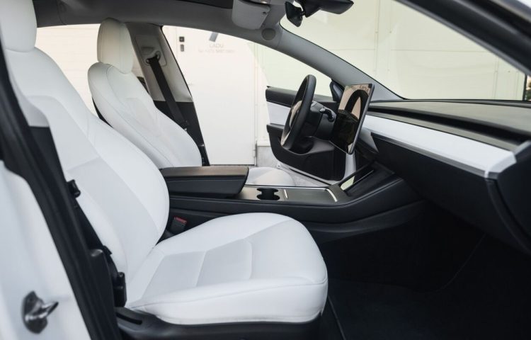 Osta kasutatud Tesla Model 3 2020 värv valge Tallinnas