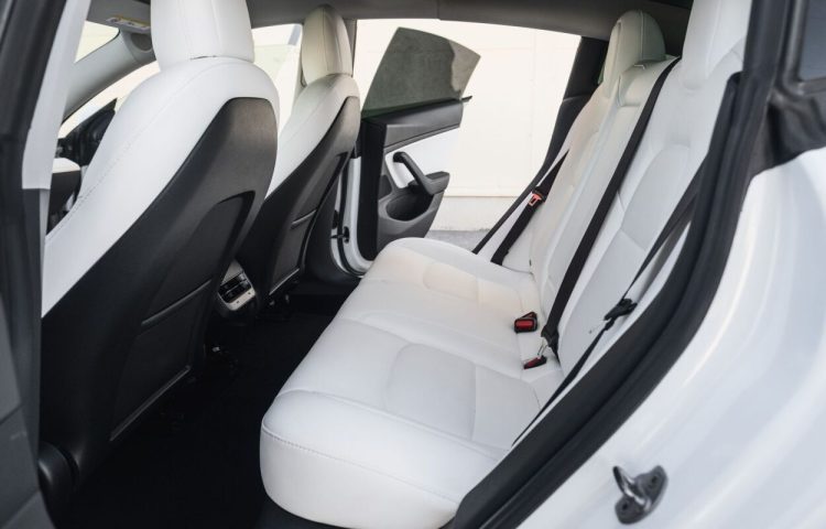 Osta kasutatud Tesla Model 3 2020 värv valge Tallinnas