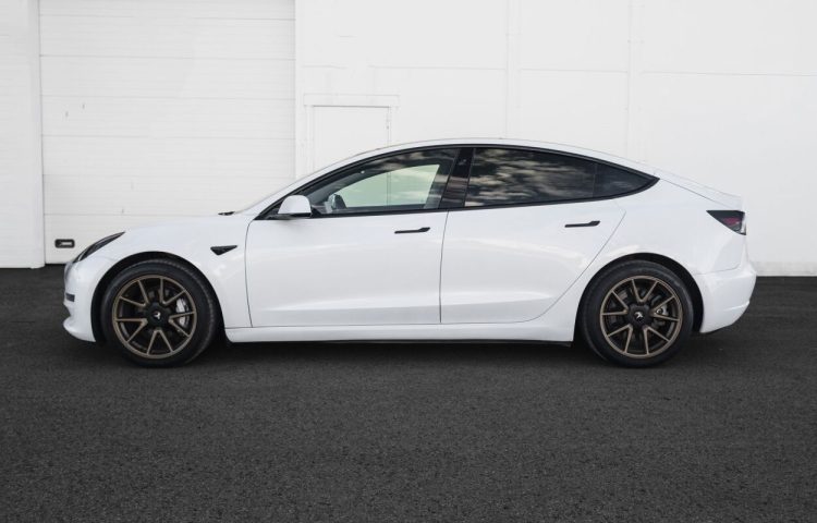 Osta kasutatud Tesla Model 3 2020 värv valge Tallinnas