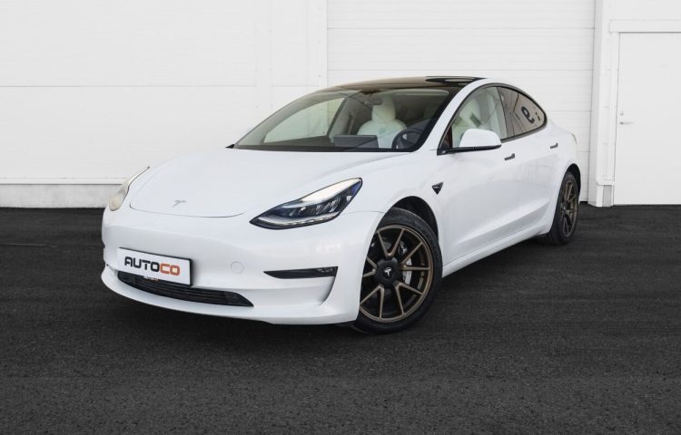 Osta kasutatud Tesla Model 3 2020 värv valge Tallinnas