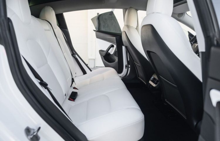 Osta kasutatud Tesla Model 3 2020 värv valge Tallinnas