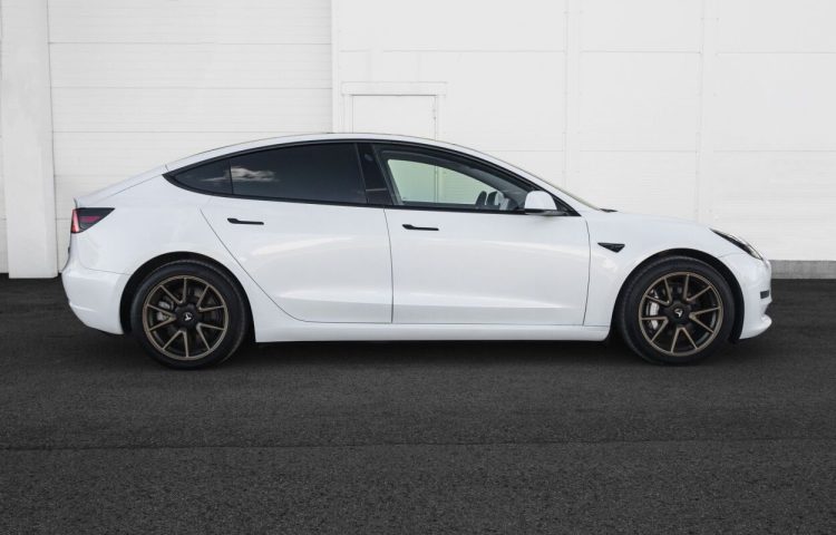 Osta kasutatud Tesla Model 3 2020 värv valge Tallinnas