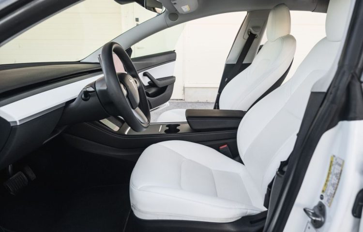 Osta kasutatud Tesla Model 3 2020 värv valge Tallinnas