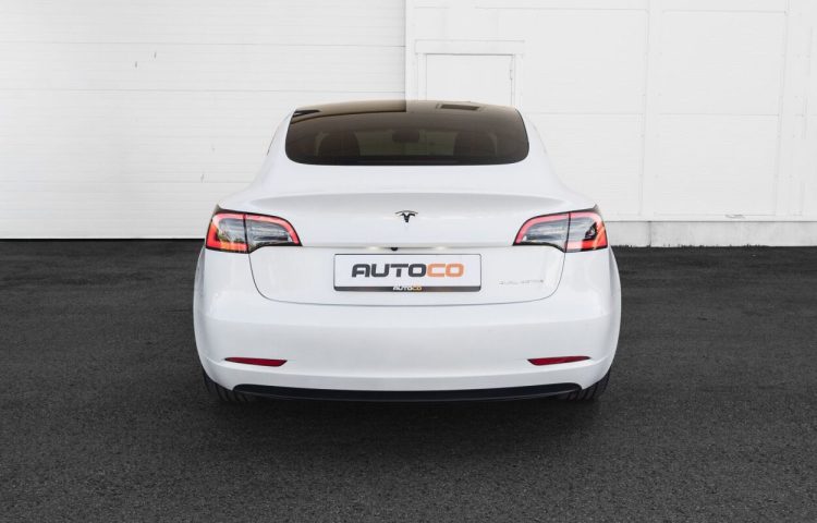 Osta kasutatud Tesla Model 3 2020 värv valge Tallinnas