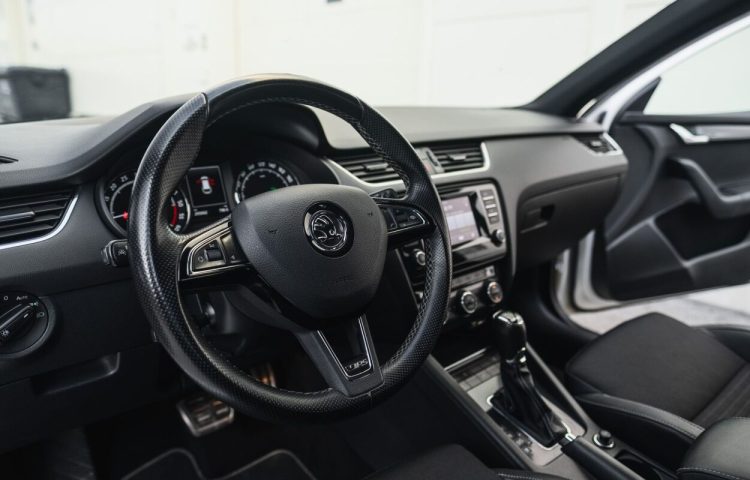 Osta kasutatud Skoda Octavia 2014 värv valge Tallinnas