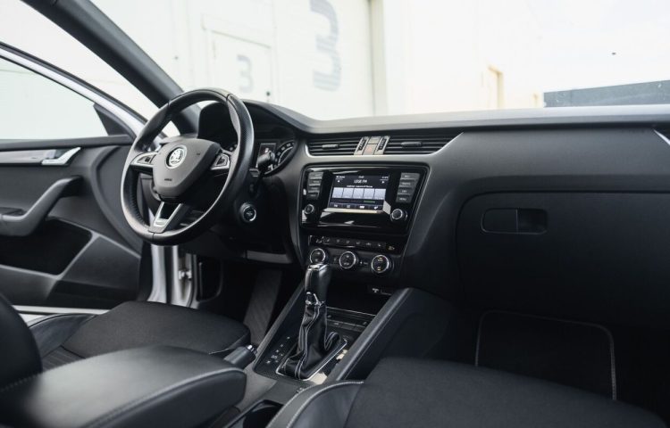 Osta kasutatud Skoda Octavia 2014 värv valge Tallinnas