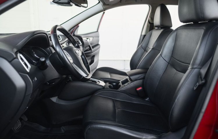 Osta kasutatud Nissan Qashqai: Qashqai 2015 värv punane Tallinnas