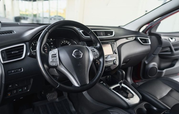 Osta kasutatud Nissan Qashqai: Qashqai 2015 värv punane Tallinnas