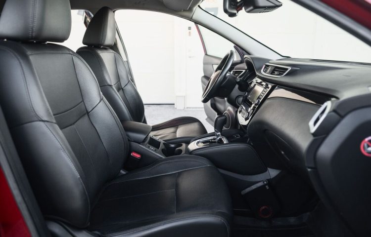 Osta kasutatud Nissan Qashqai: Qashqai 2015 värv punane Tallinnas