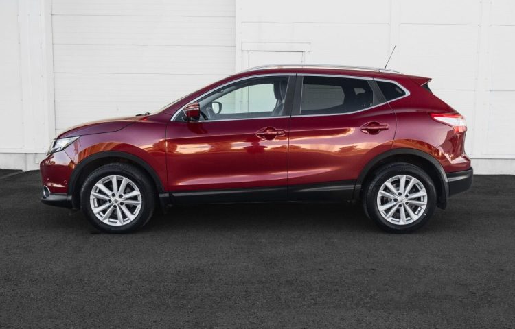 Osta kasutatud Nissan Qashqai: Qashqai 2015 värv punane Tallinnas