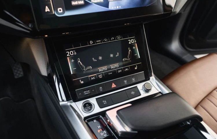 Osta kasutatud Audi e-tron 2020 värv hall Tallinnas