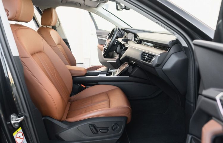 Osta kasutatud Audi e-tron 2020 värv hall Tallinnas