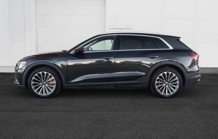 Osta kasutatud Audi e-tron 2020 värv hall Tallinnas