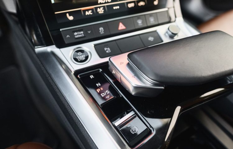 Osta kasutatud Audi e-tron 2020 värv hall Tallinnas
