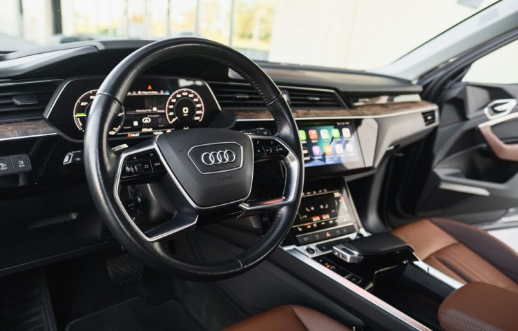 Osta kasutatud Audi e-tron 2020 värv hall Tallinnas