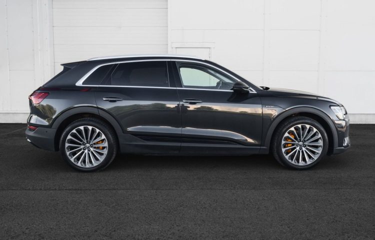 Osta kasutatud Audi e-tron 2020 värv hall Tallinnas
