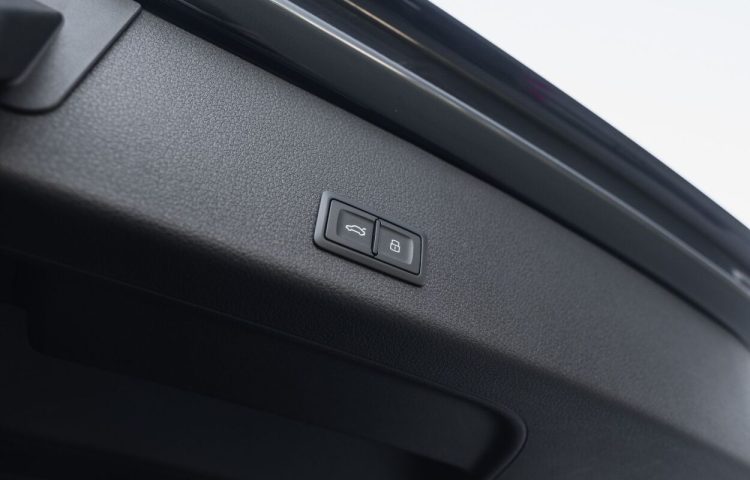 Osta kasutatud Audi e-tron 2020 värv hall Tallinnas