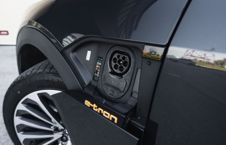 Osta kasutatud Audi e-tron 2020 värv hall Tallinnas