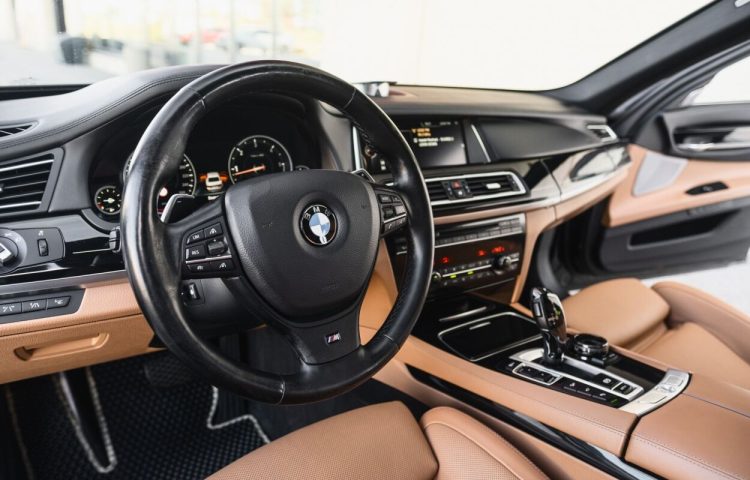 Osta käytetty BMW 7 seeria: 750 2014 väri black Tallinnasta
