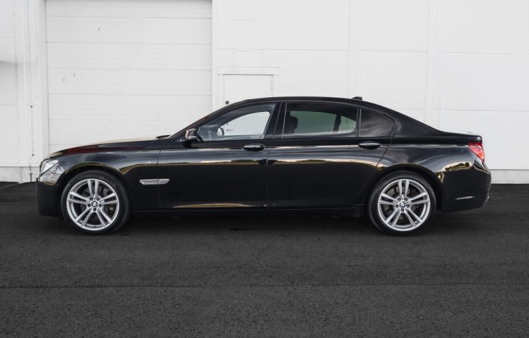 Osta käytetty BMW 7 seeria: 750 2014 väri black Tallinnasta