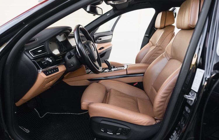Osta käytetty BMW 7 seeria: 750 2014 väri black Tallinnasta