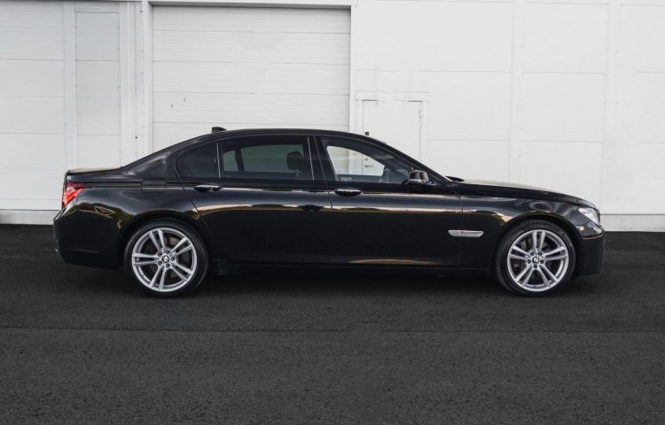 Osta käytetty BMW 7 seeria: 750 2014 väri black Tallinnasta